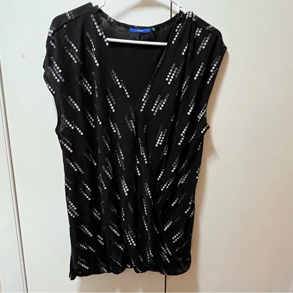 Black Apt 9 Knit V Neck Surplice Top with Circle Print, Size XL